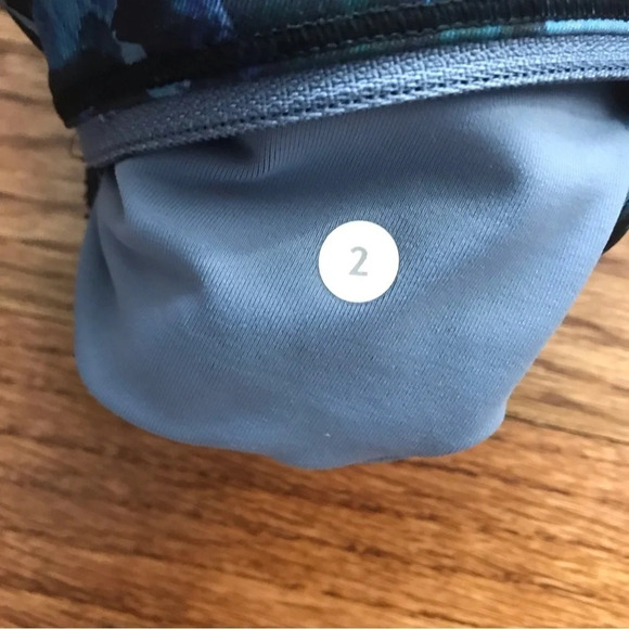 Lululemon Women's Floral Print Capri Legging  Sz: 2 - Picture 7 of 7